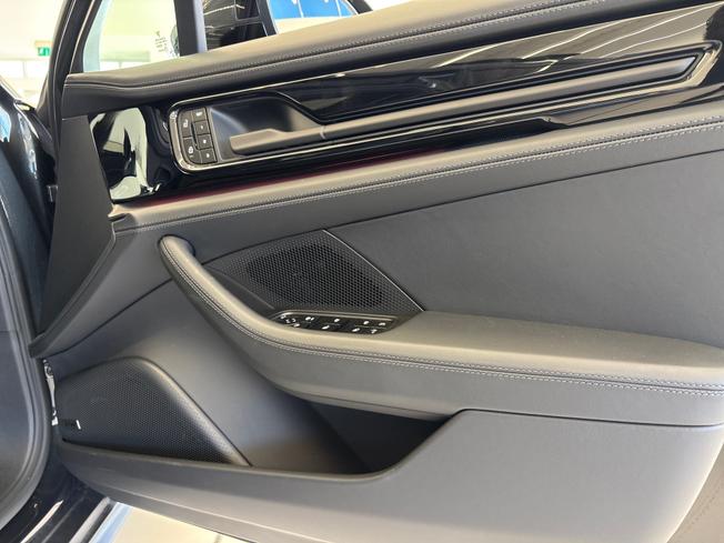 PORSCHE Panamera Photo 20