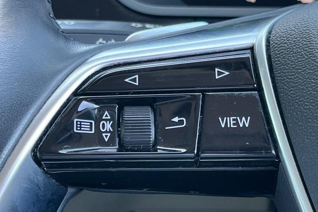 AUDI e-tron Photo 16