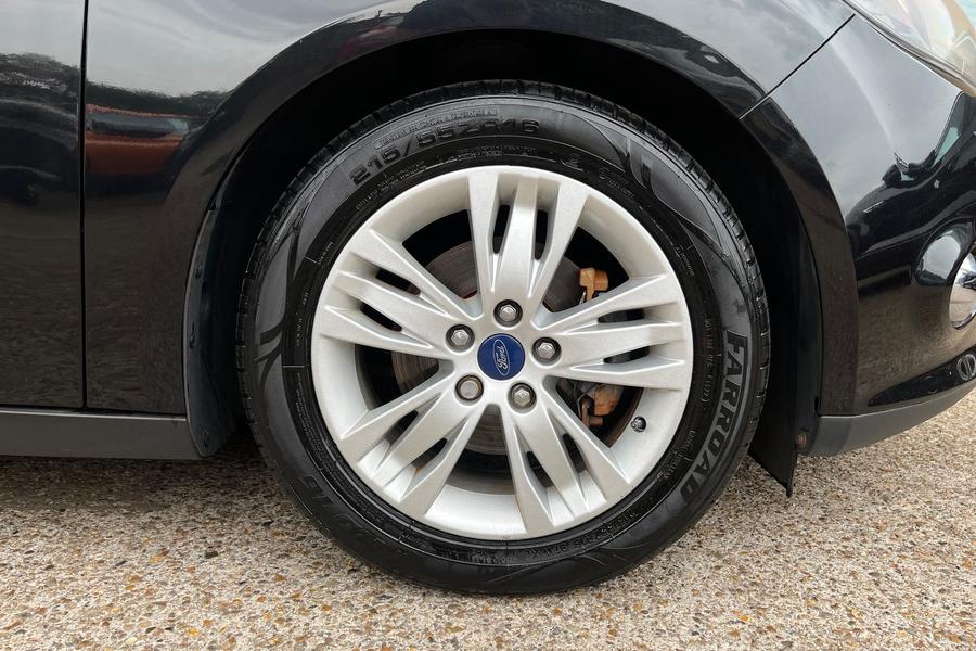 Ford Focus Photo autoimg-765a46a20749f92814bdc5b7bc3947dec2849b2e.jpg