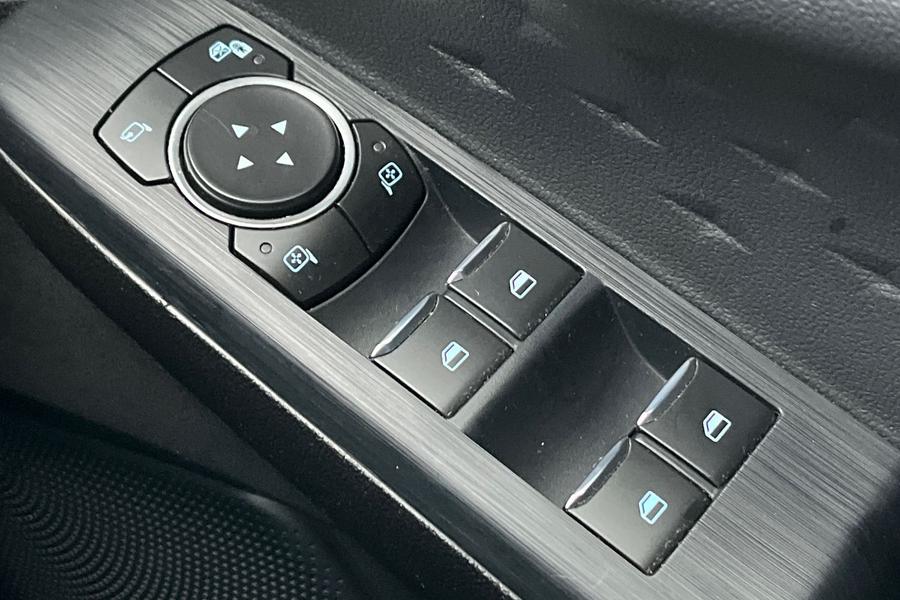 Ford KUGA Photo autoimg-76637f5c67615896db6863e80642276c326bb4a0.jpg