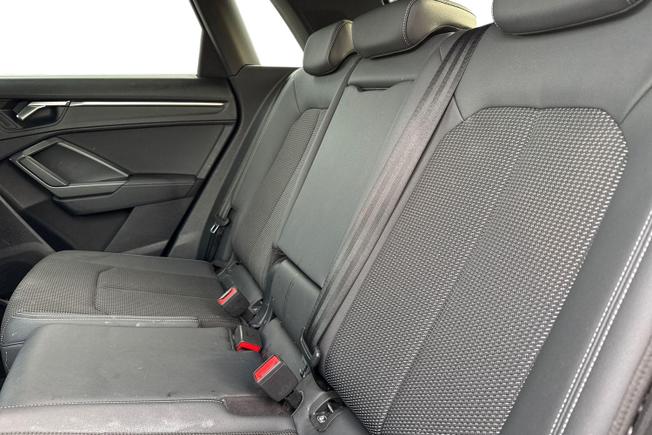 AUDI Q3 Photo 9