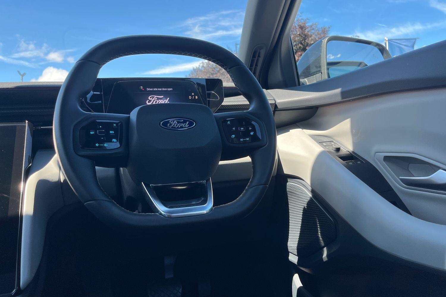 Ford Explorer Photo 11