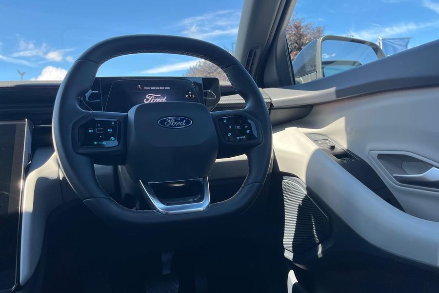 Ford Explorer Photo autoimg-7669921a8cb305135aa59f313049bedaf5bf60d0.jpg