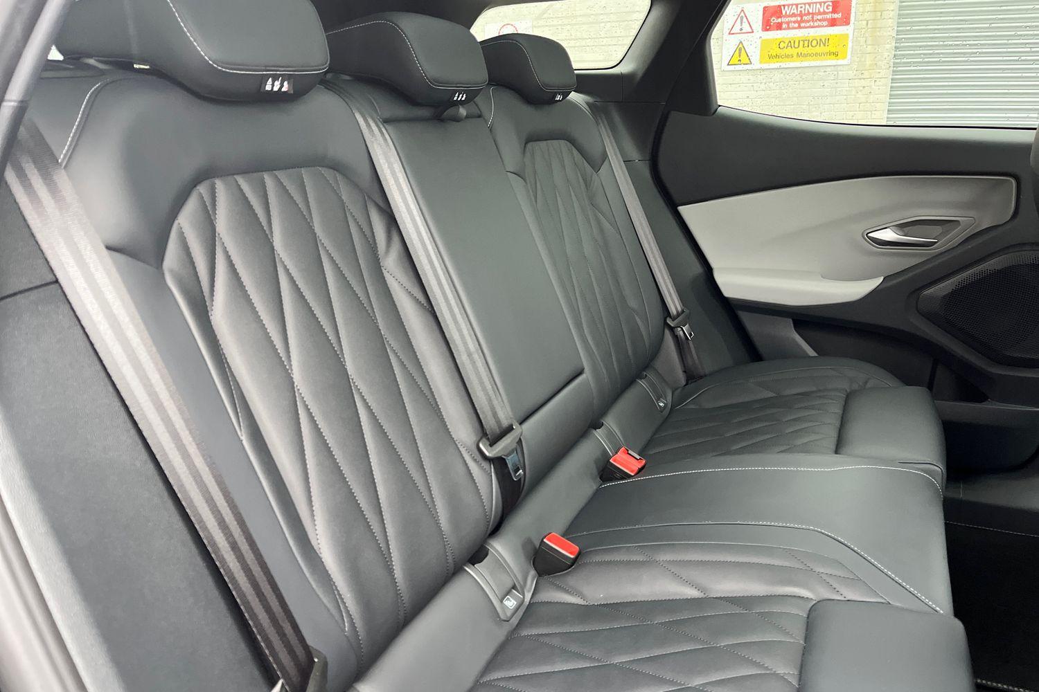 Ford Explorer Photo 19