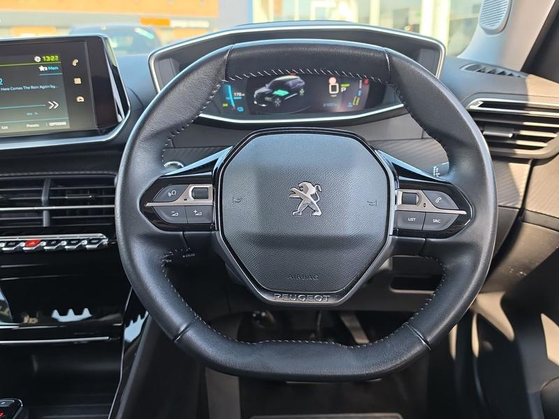 Used Peugeot E-2008 YB71SKU 32