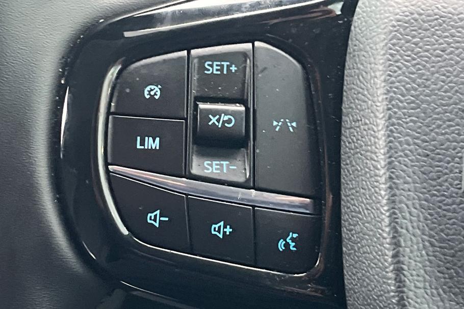 Used Ford TRANSIT CUSTOM WO25USX 23