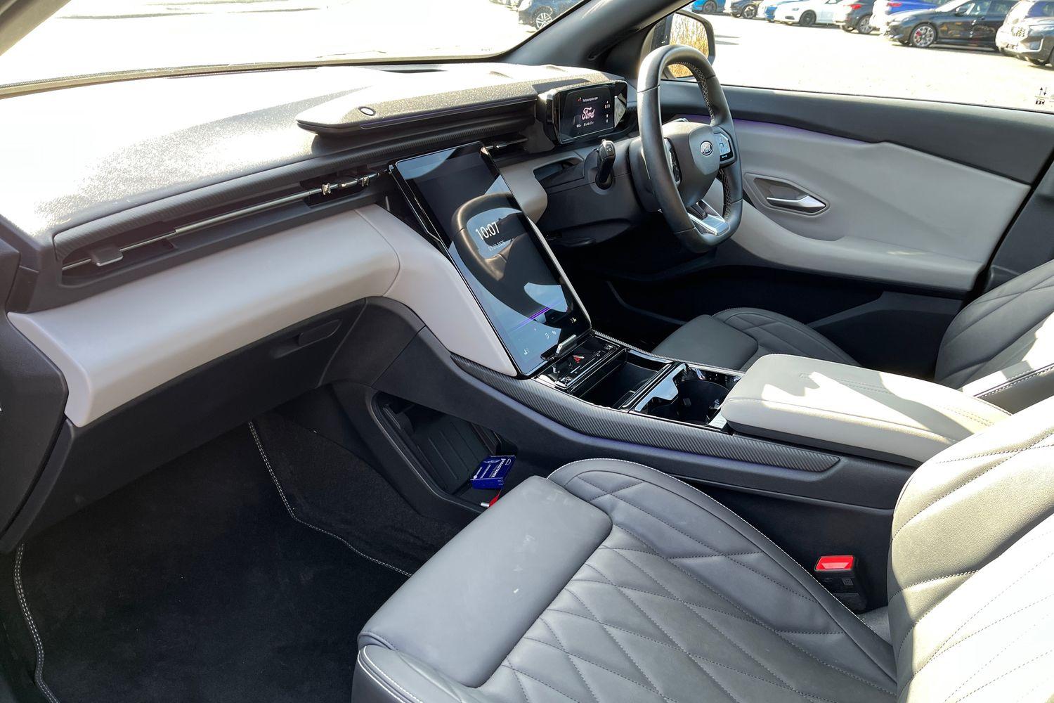 Ford EXPLORER Photo 17