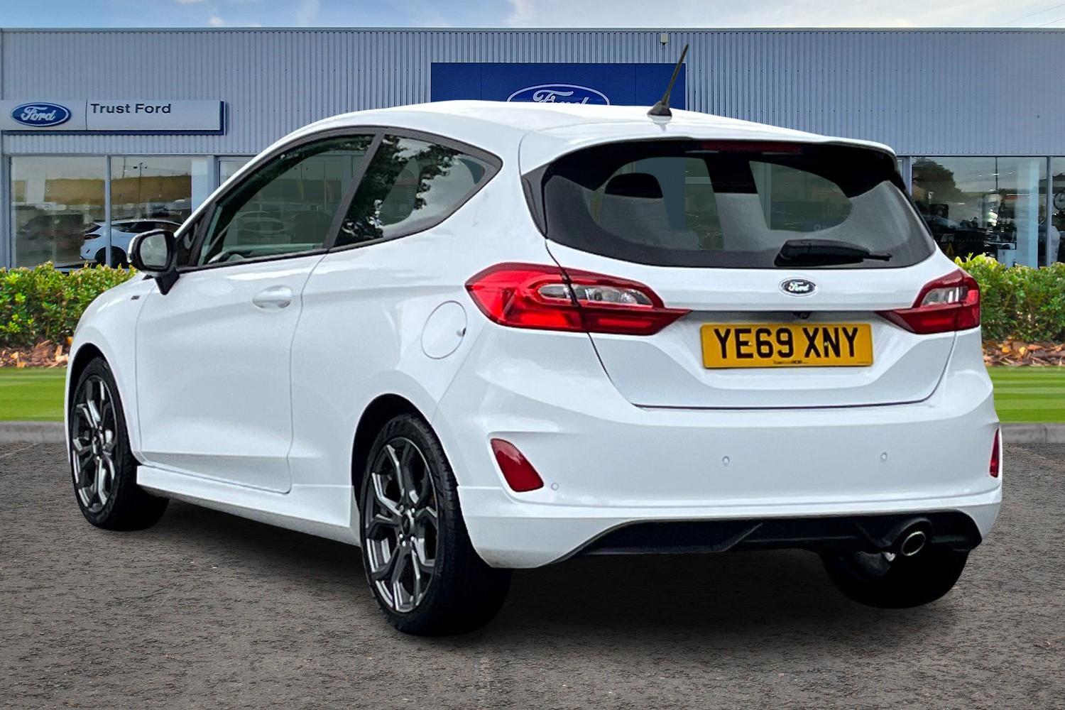 Ford Fiesta Photo 1