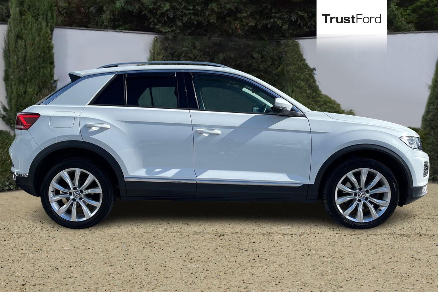 Volkswagen T-ROC Photo 2