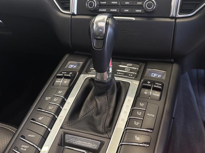 PORSCHE Macan Photo 12