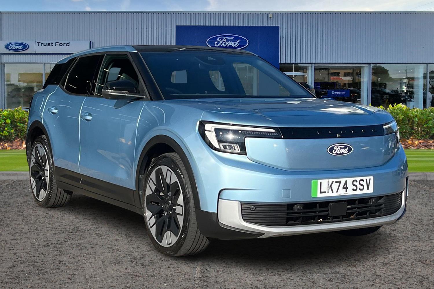 Ford Explorer Photo 0