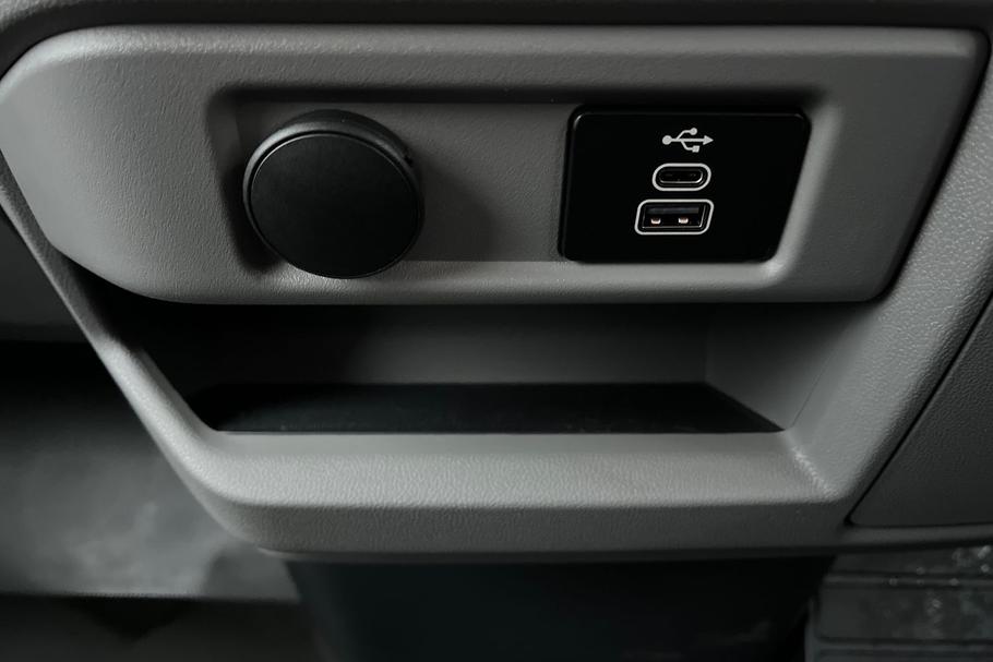 Used Ford TRANSIT CUSTOM YO25URE 32