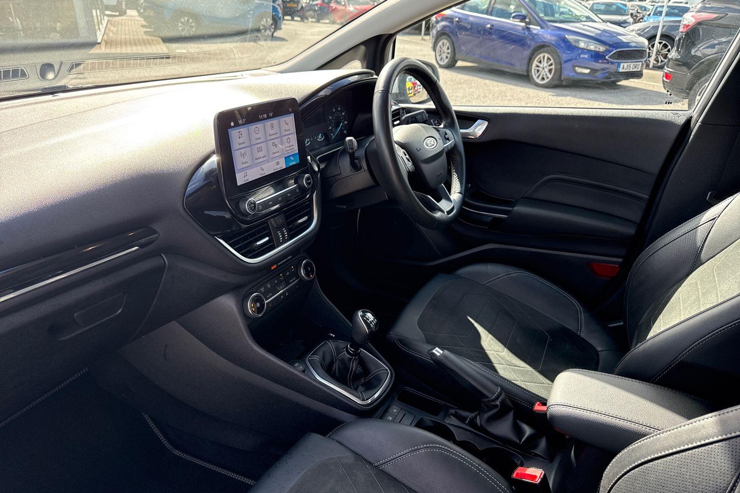 Ford FIESTA Photo 17