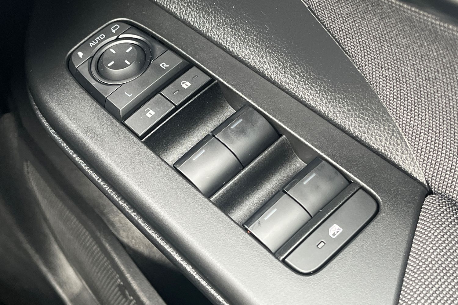 Toyota C-HR Photo 15