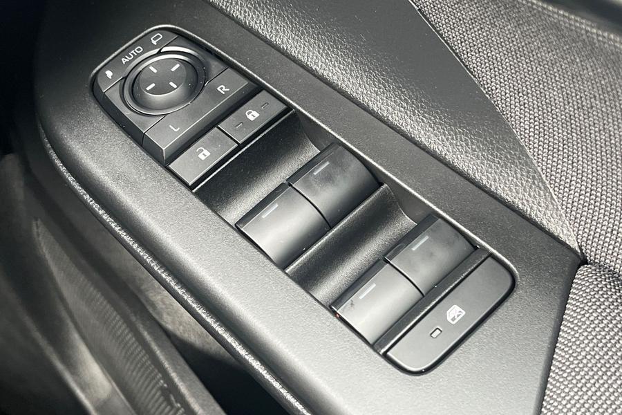 Toyota C-HR Photo autoimg-76849fa97278d1a199faf5d6e6cece0a2b36df27.jpg