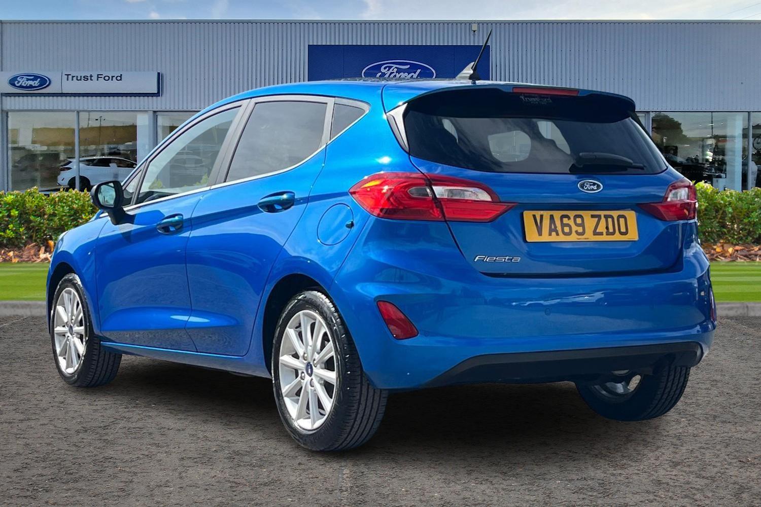 Ford Fiesta Photo 1
