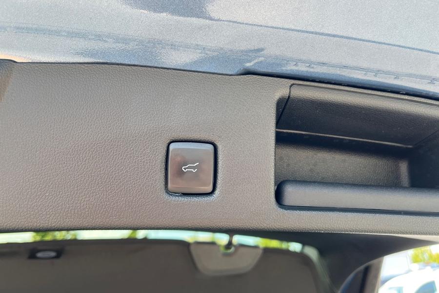 Ford KUGA Photo autoimg-7688b8a7bfad81382831aee754a0d1e260f0a2ad.jpg