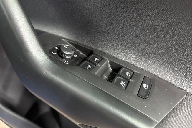 VOLKSWAGEN Polo Photo 28
