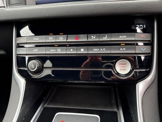 Jaguar XF Photo 36