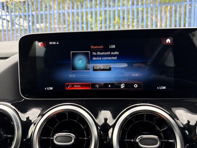 Mercedes-Benz GLA Photo 35