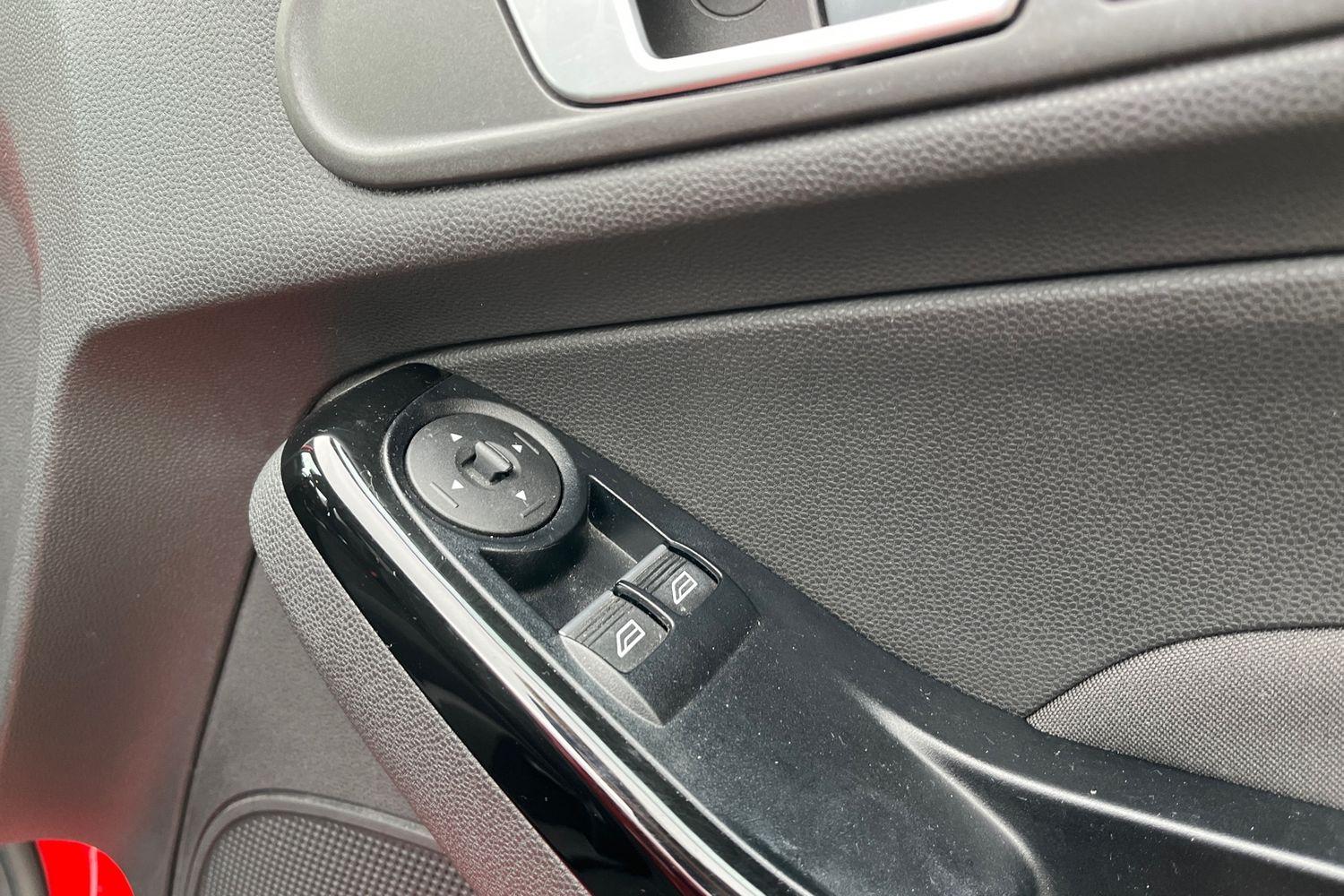 Ford FIESTA Photo 15