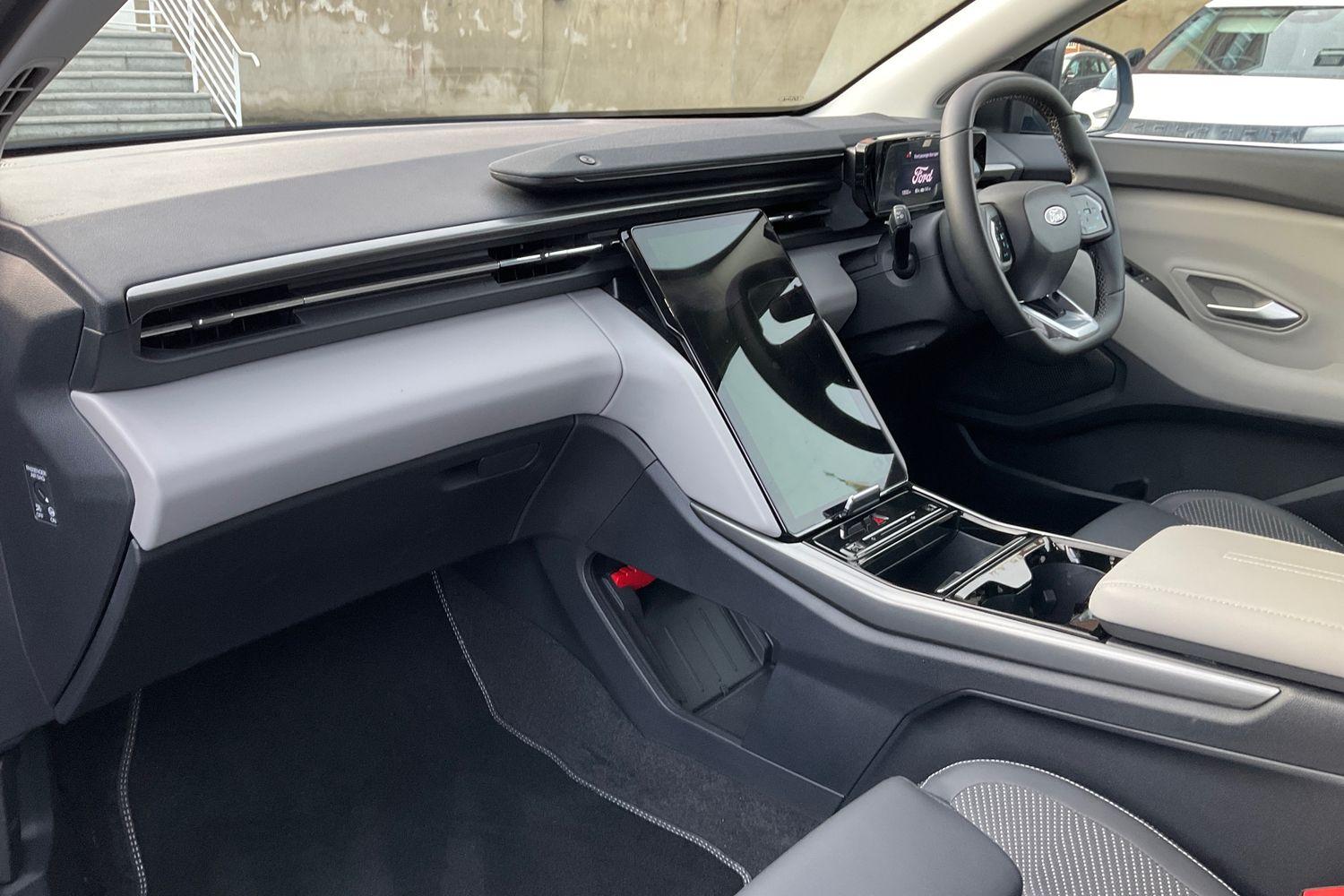 Ford EXPLORER Photo 17