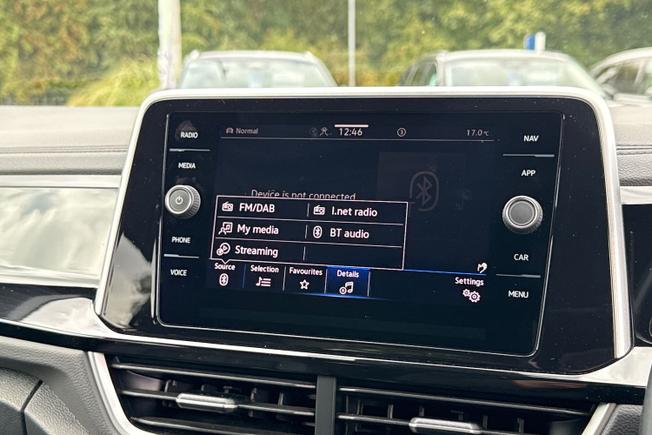 VOLKSWAGEN T-Roc Photo 32