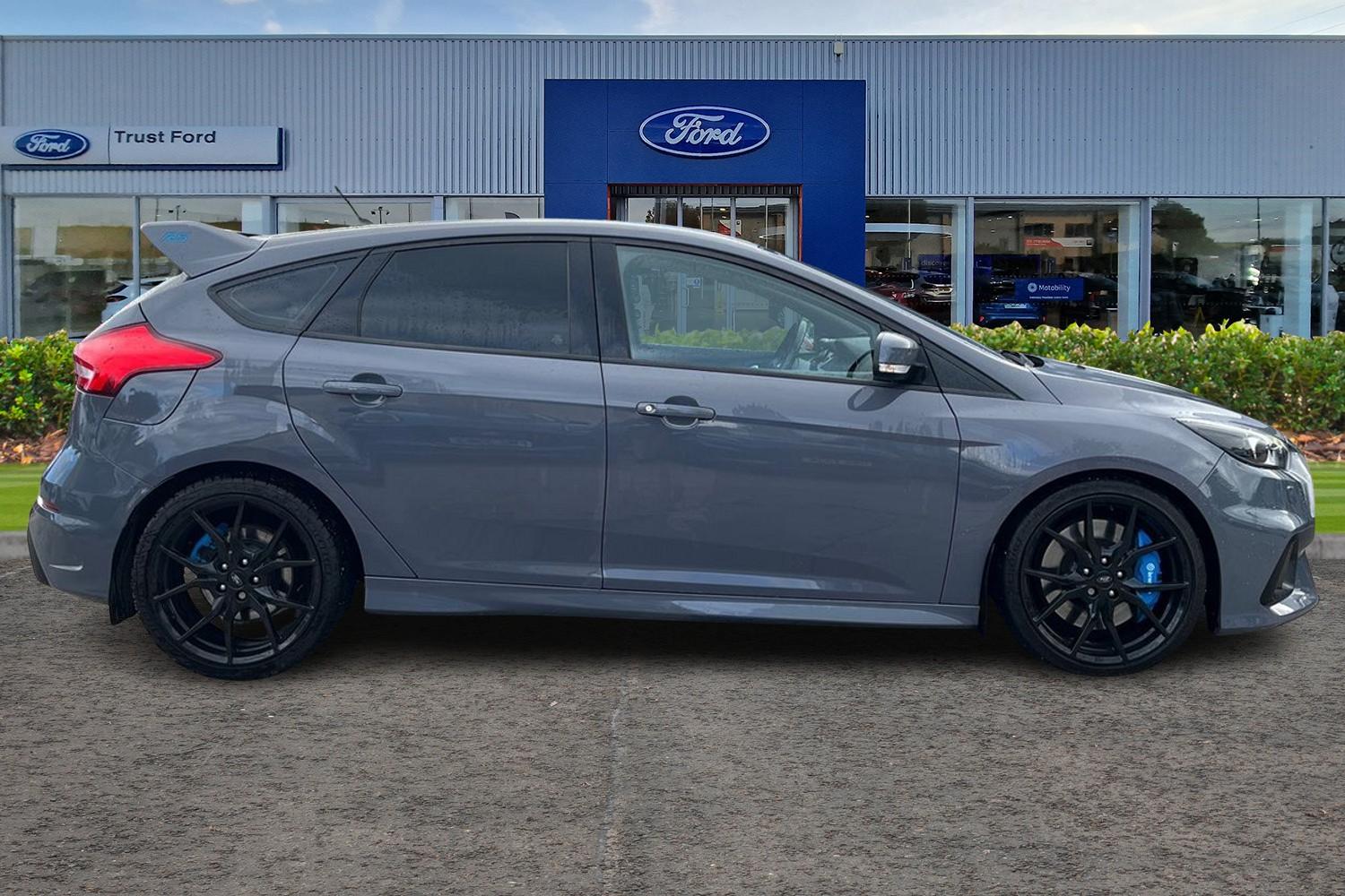 Ford FOCUS RS Photo 2