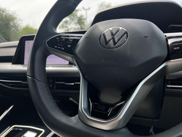 Volkswagen Golf Photo autoimg-76a124e022d85b304ad48c74ef85326ee1b76e00.jpg