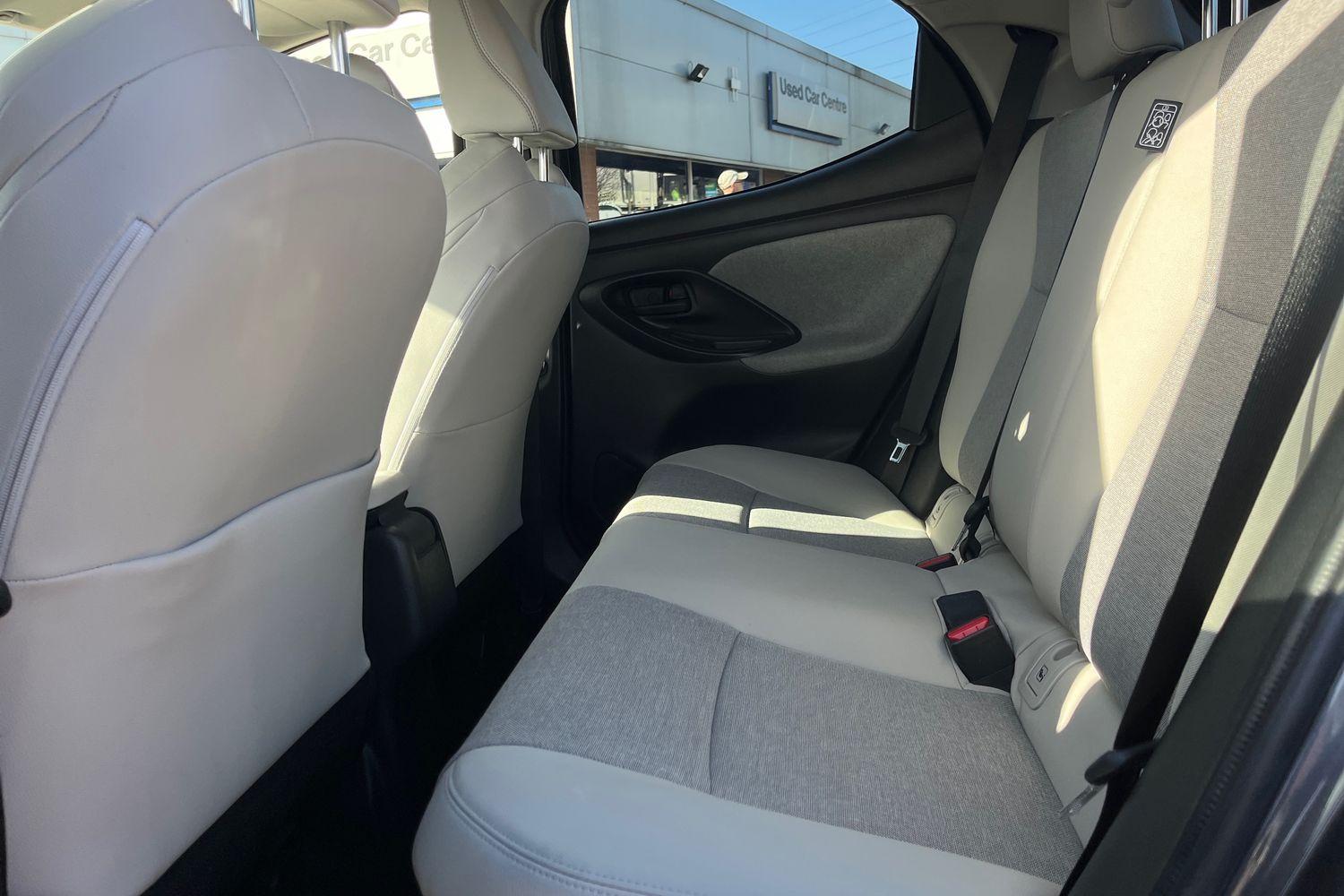 Toyota YARIS Photo 19