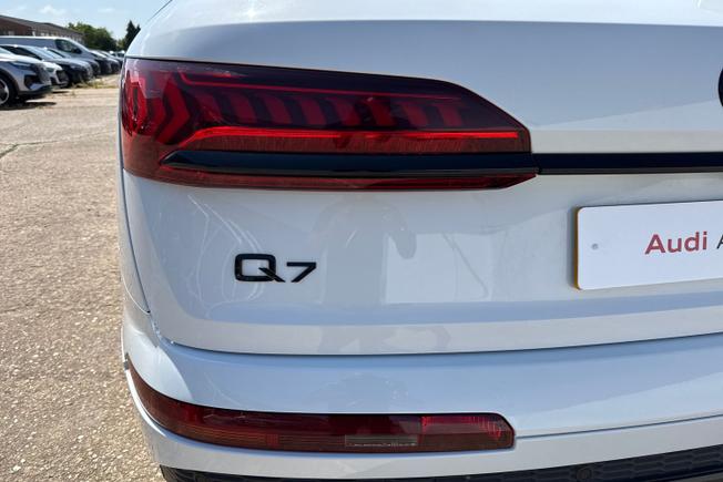 AUDI Q7 Photo 48