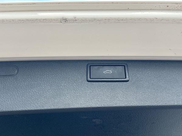 Volkswagen Caravelle Photo autoimg-76aee125aa6b07c8660b4cf492fd73c62abc2d22.jpg