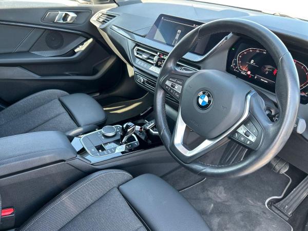 BMW 1 Series Photo autoimg-76b0f50bac5b87bf0ba645a9c5f5f36d8765a170.jpg