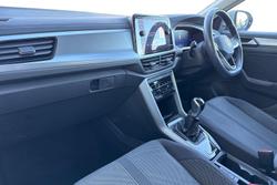 VOLKSWAGEN T-Roc Photo 2