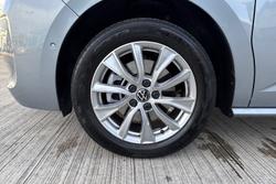 VOLKSWAGEN Multivan Photo 5