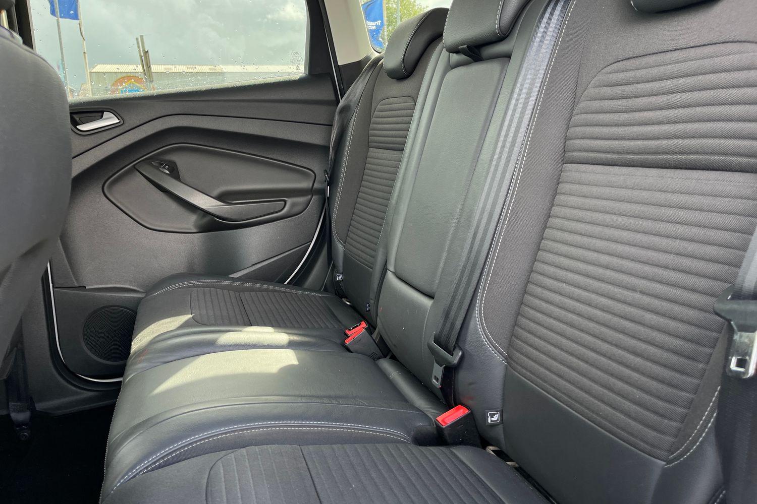Ford KUGA Photo 19