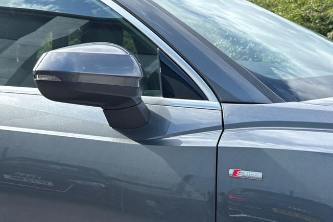 AUDI Q3 Photo 20