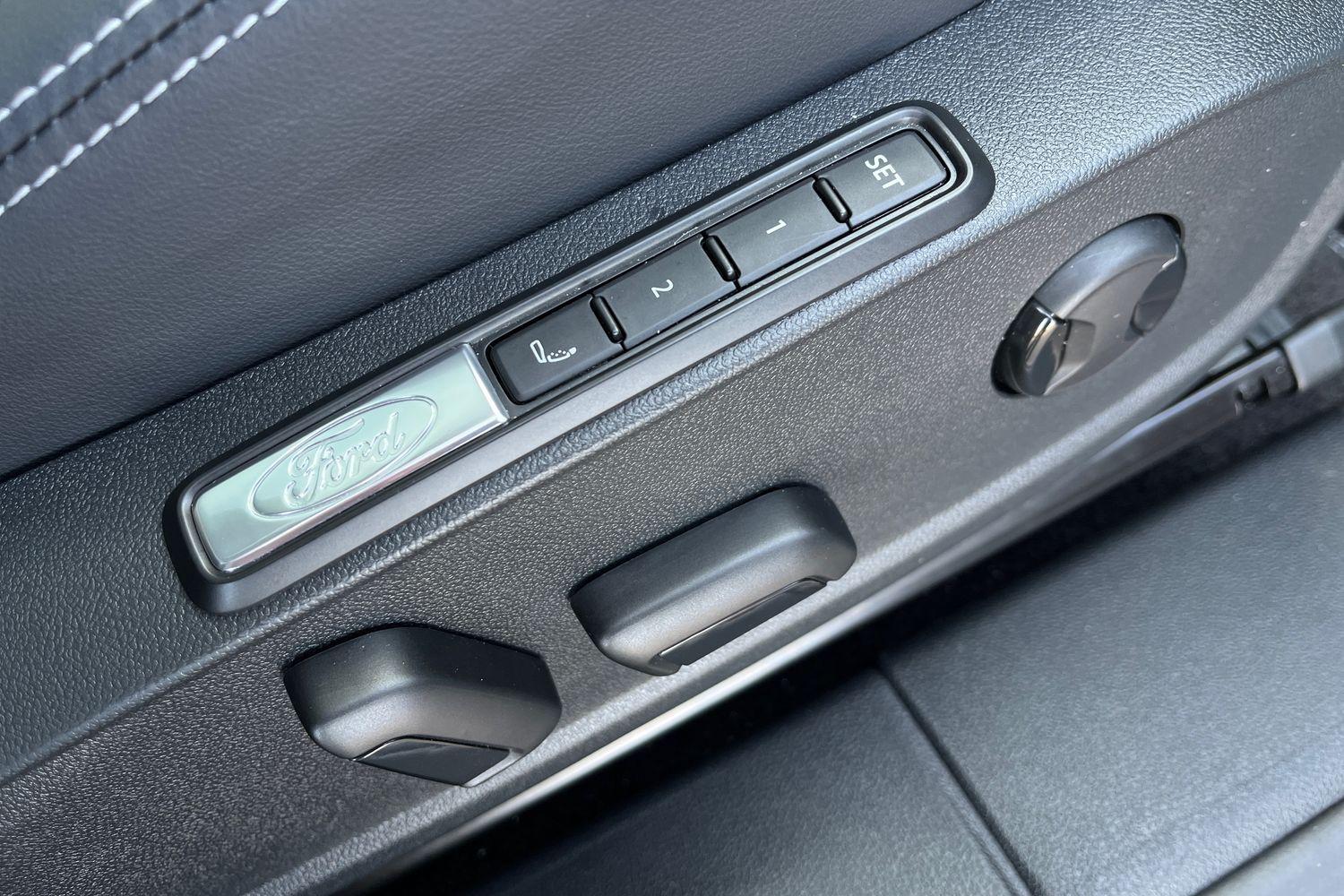 Ford Explorer Photo 36