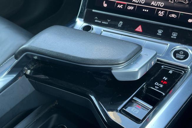 AUDI Q8 E-Tron Photo 31