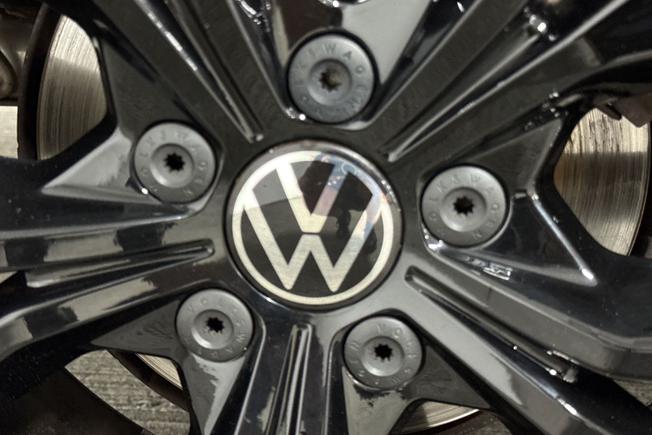 VOLKSWAGEN T-Roc Photo 32