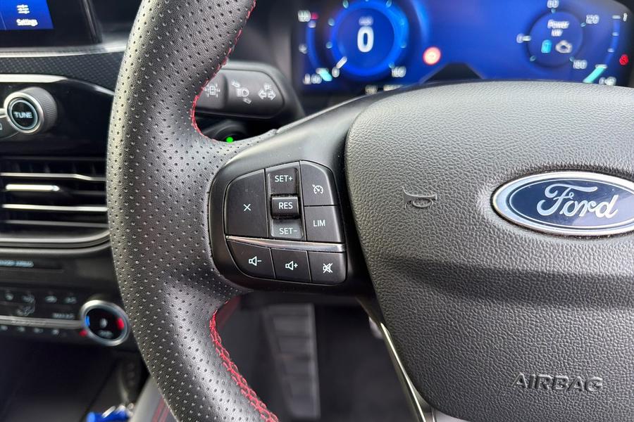 Ford Kuga Photo autoimg-76c6c8048804fd9ffb712cd6eb3856e04d4d6cdc.jpg