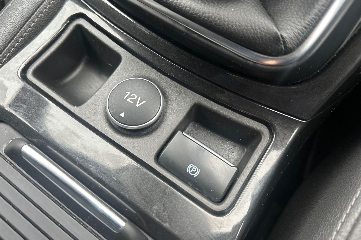 Ford KUGA Photo 28