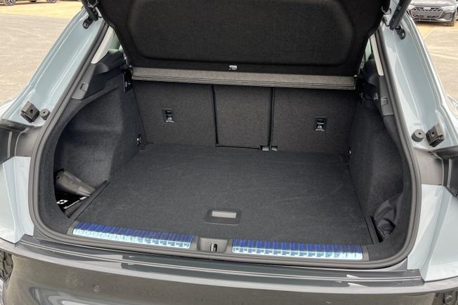 Audi  Q3 SUV Photo 12