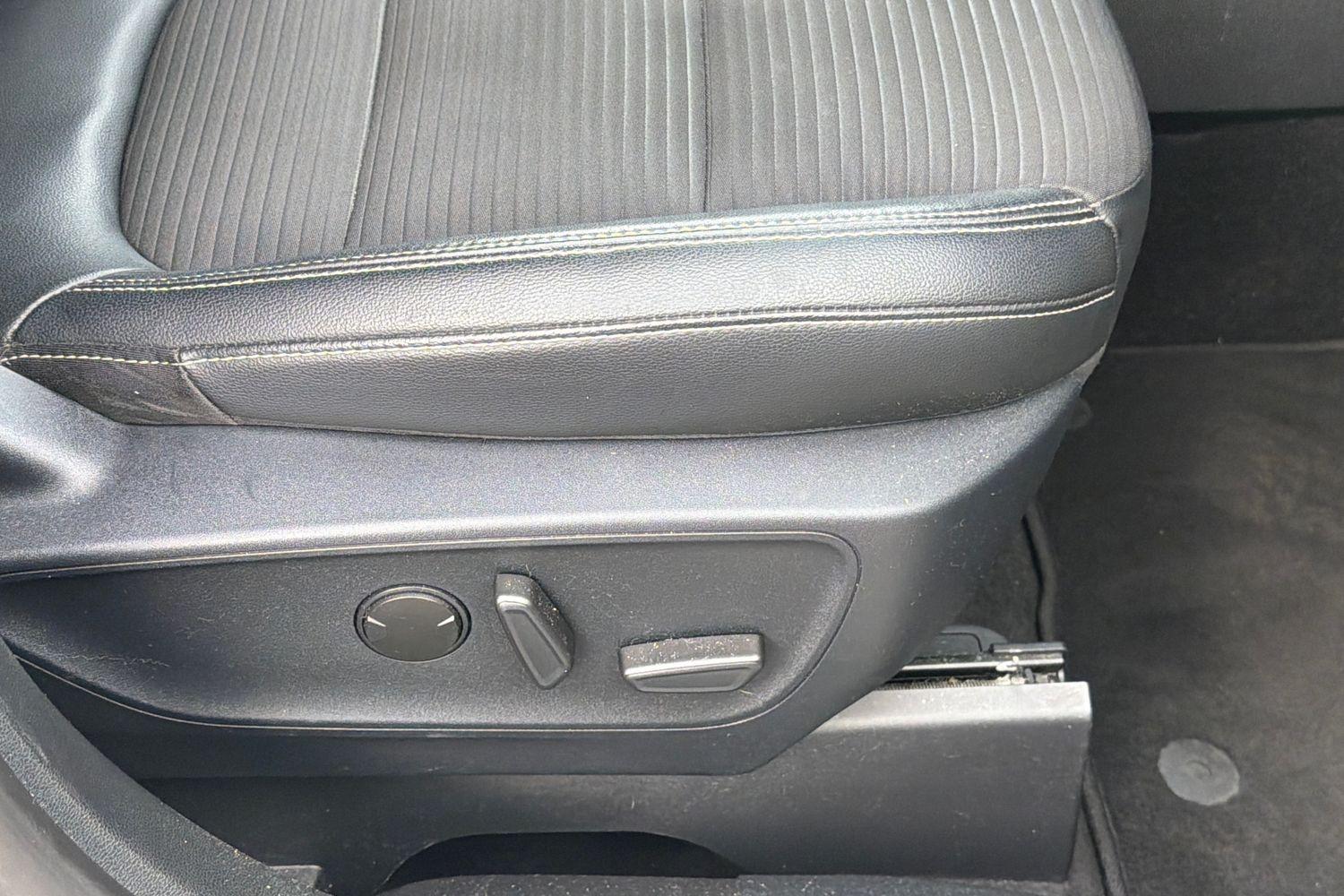 Ford KUGA Photo 28