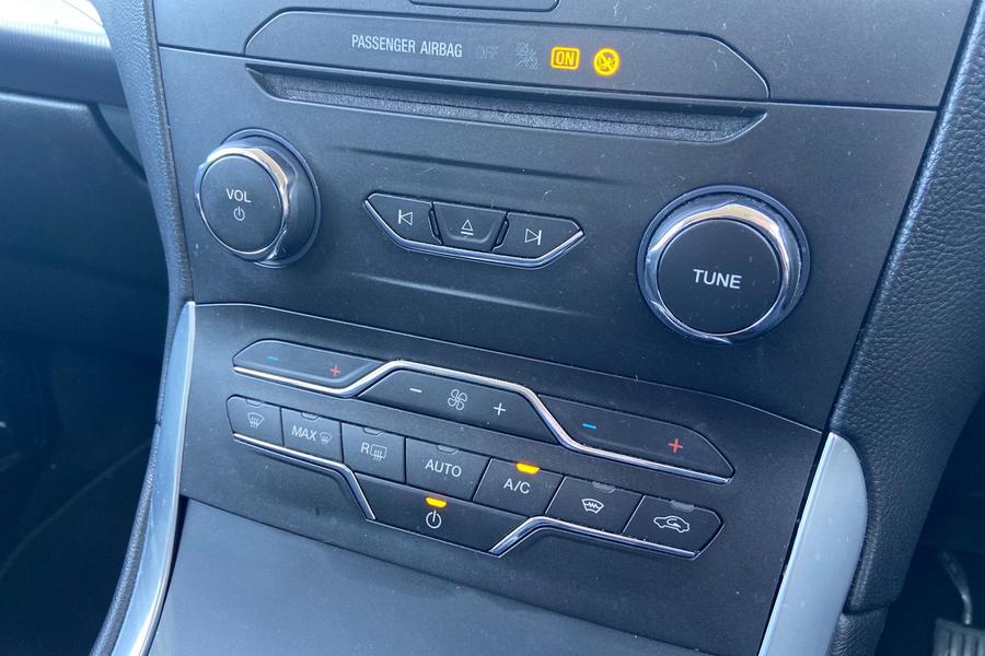 Ford GALAXY Photo autoimg-76d36a37cd22a5d92da4cc70cf06bcbc80261883.jpg