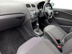 VOLKSWAGEN Polo Photo 2