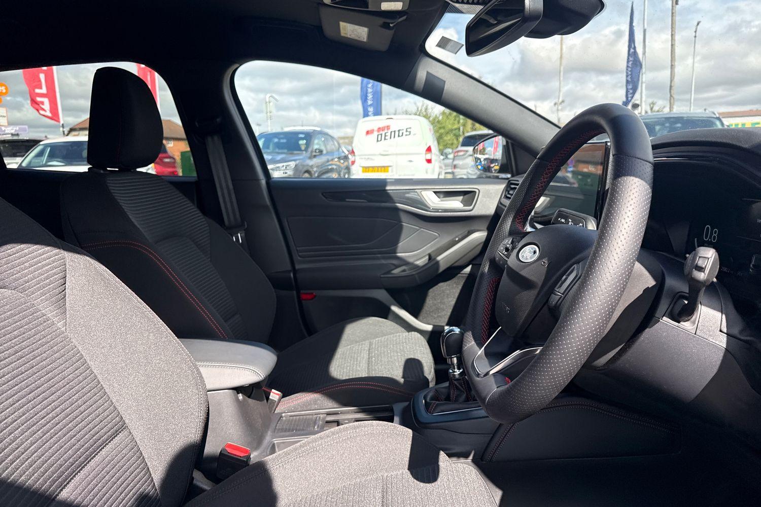 Ford FOCUS Photo 16
