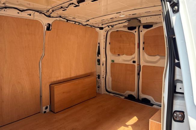VOLKSWAGEN Transporter Photo 9