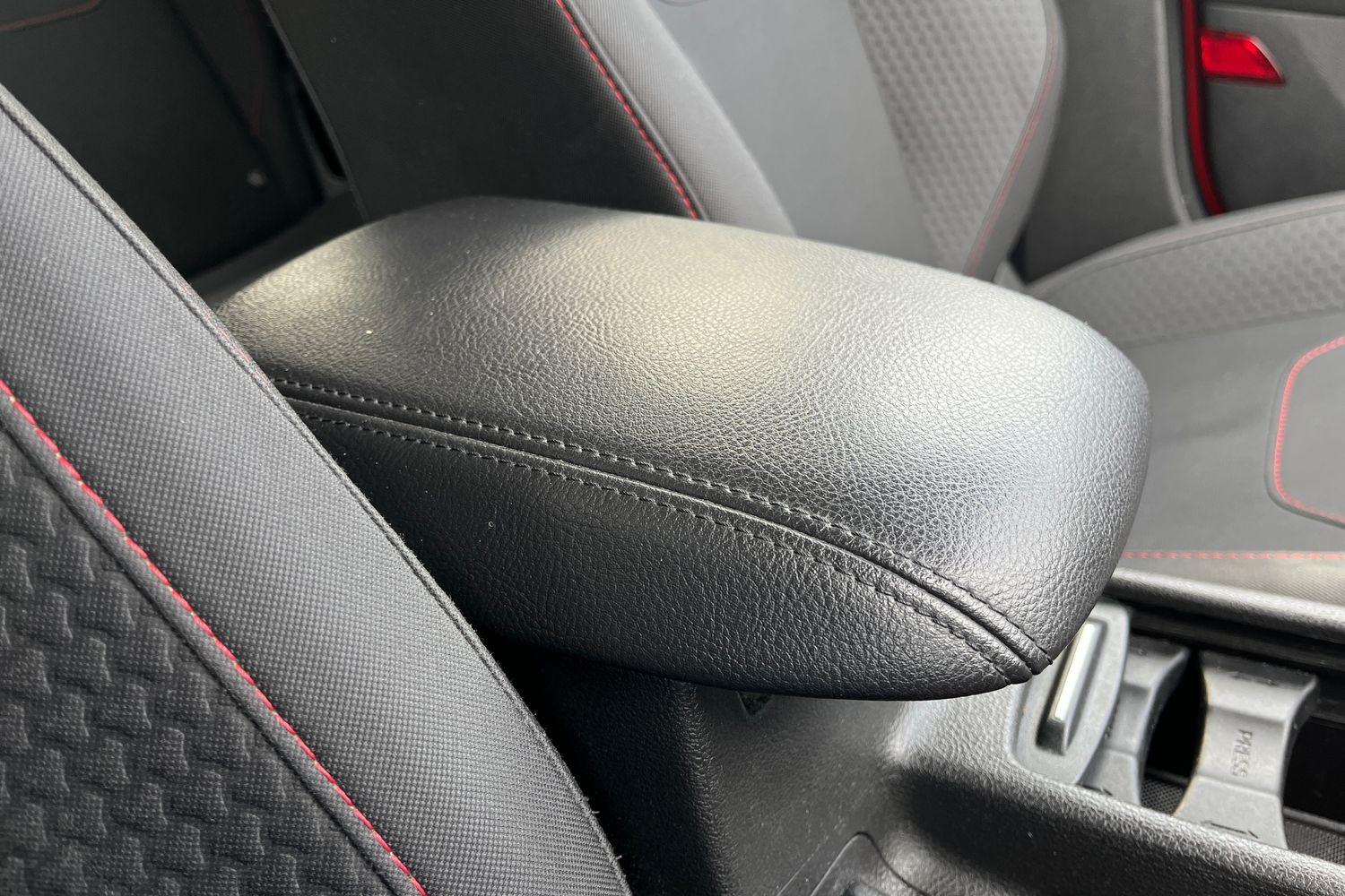 Ford FOCUS Photo 32