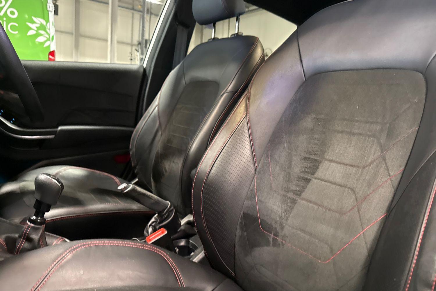 Ford FIESTA Photo 18